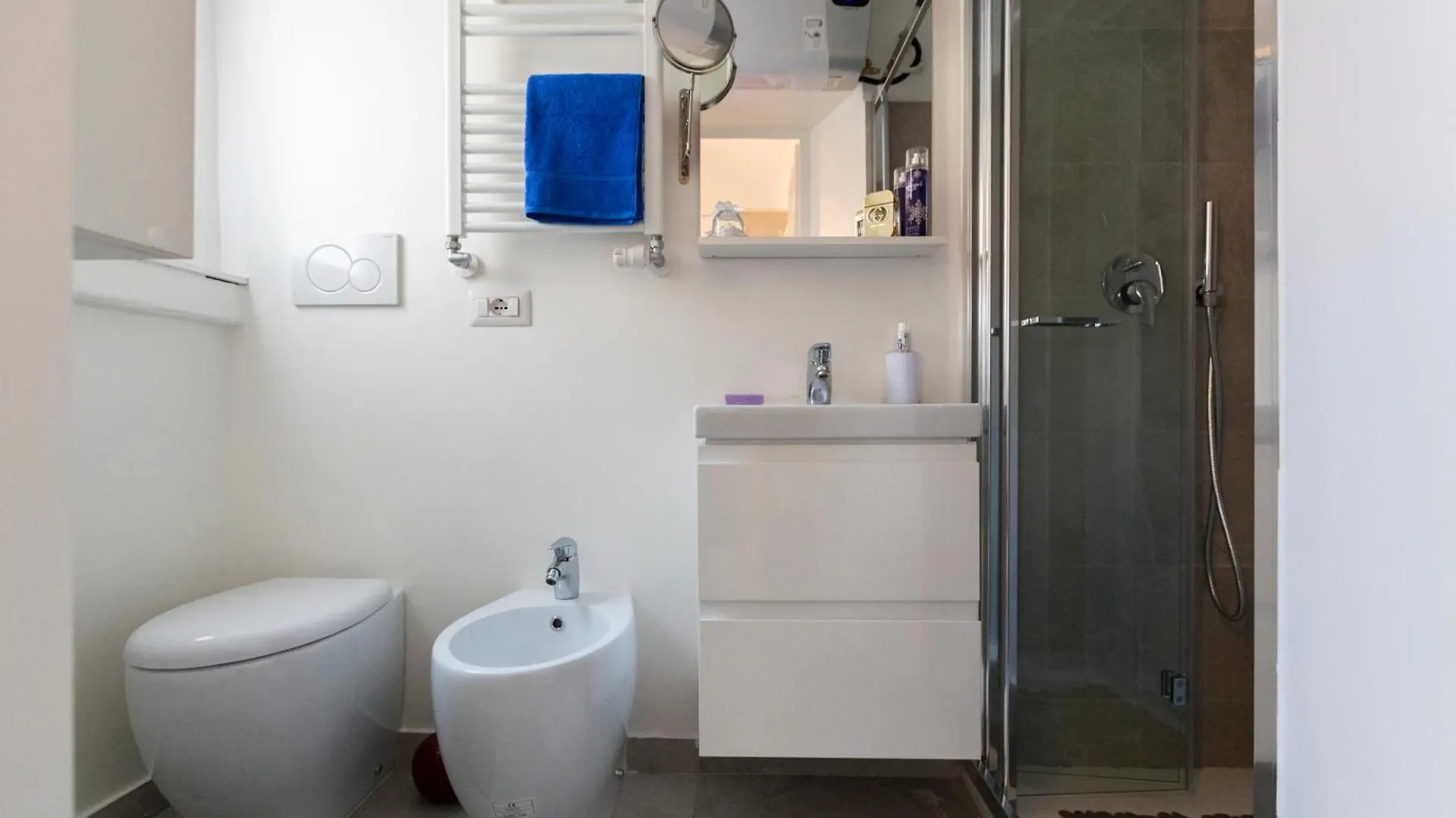 Commenda White Studio Milano 0*,  Italien