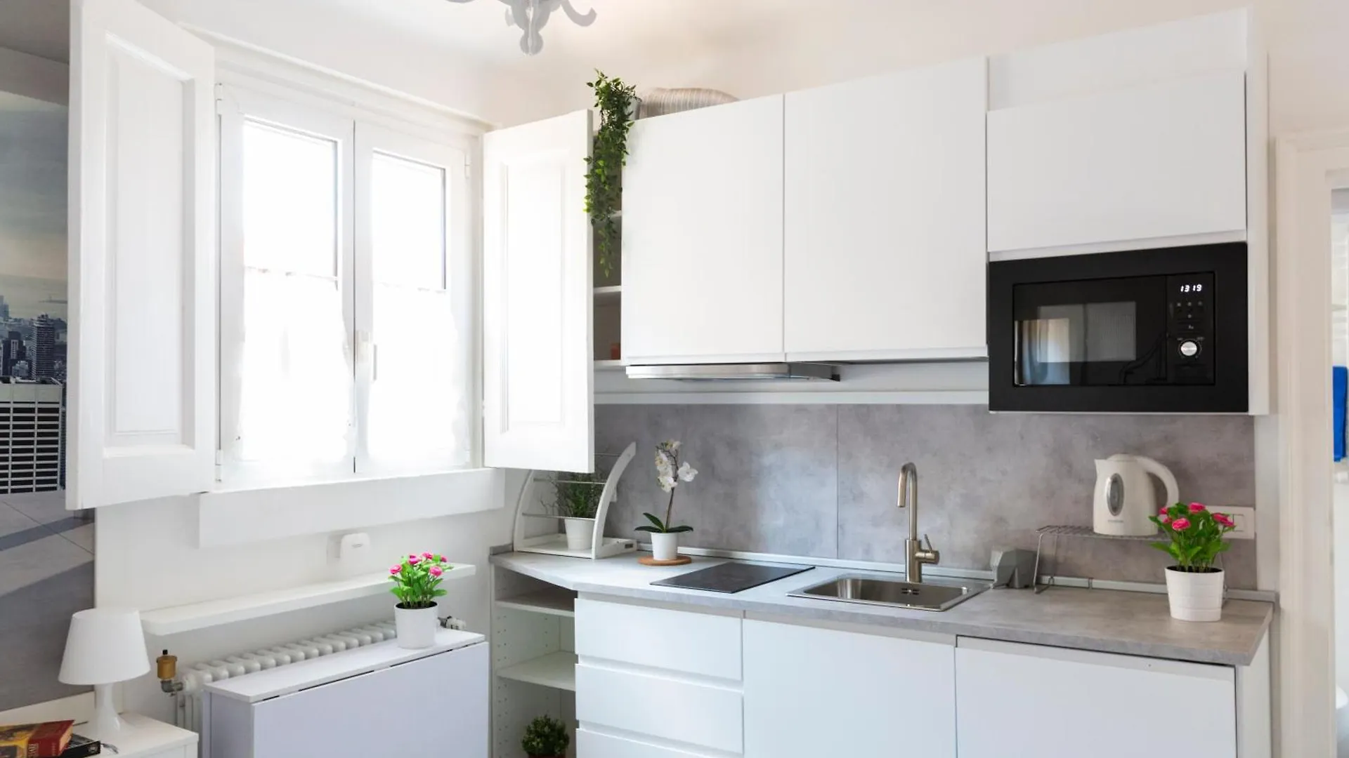 Commenda White Studio Milan Apartment