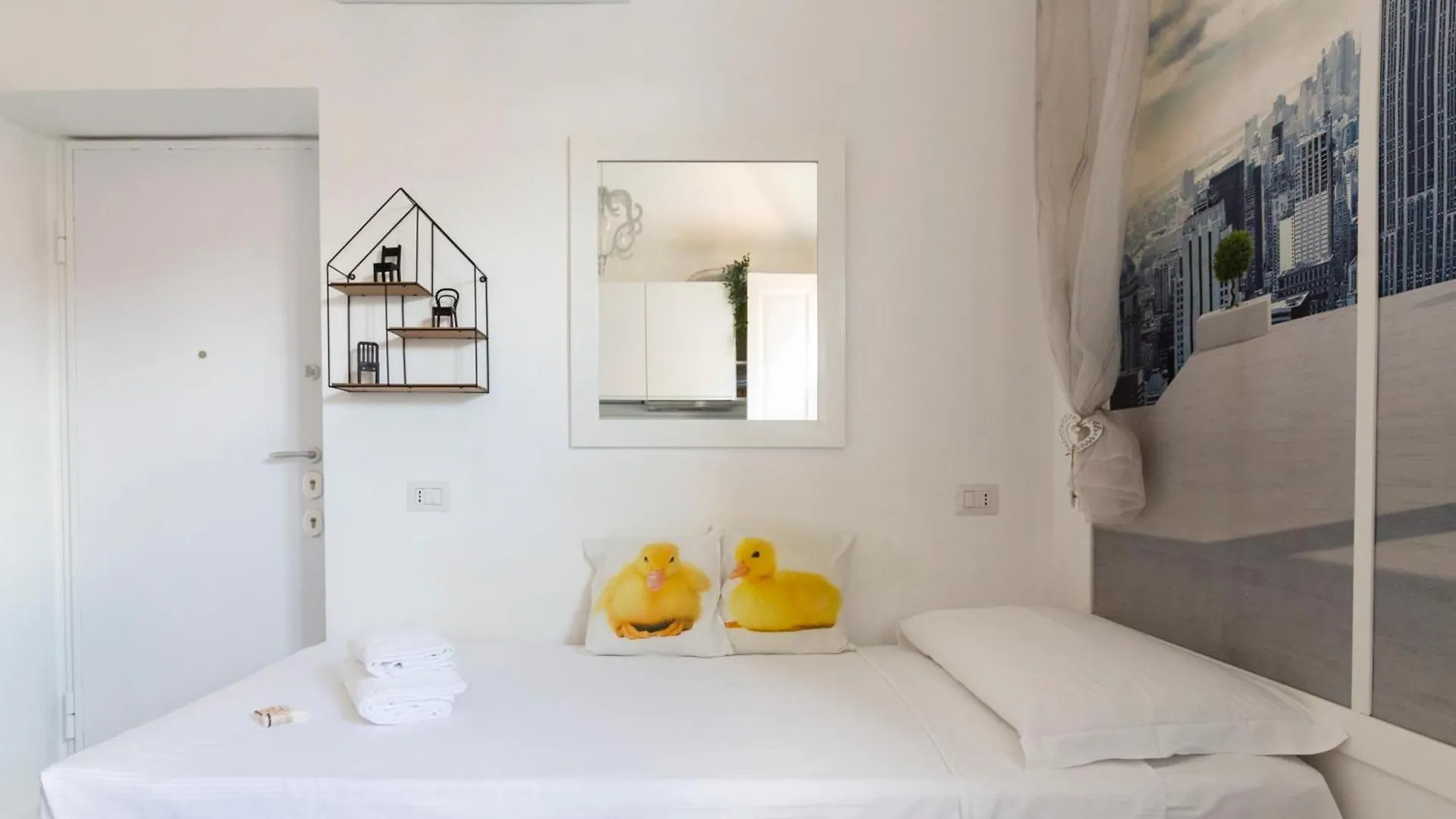 Apartment Commenda White Studio Milan Italy
